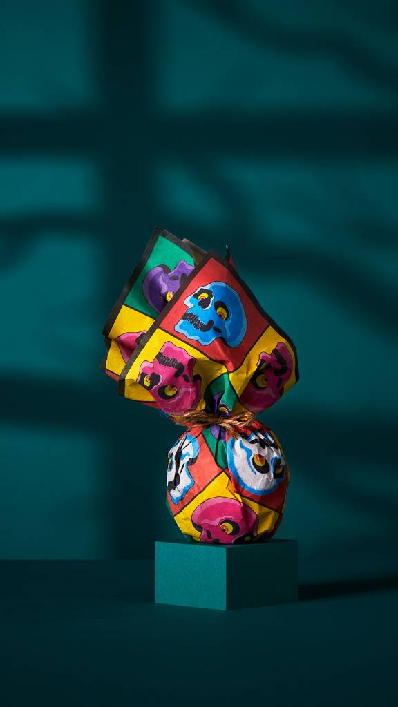Skullywood - 35cm x 35cm